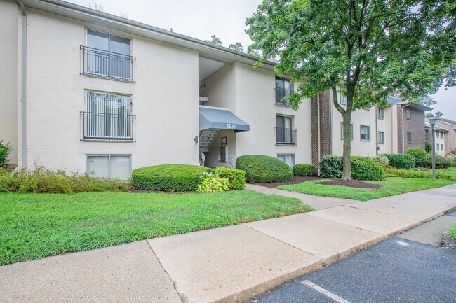 Foto del edificio - Beautiful Top Floor 1 Bedroom Condo in Col...