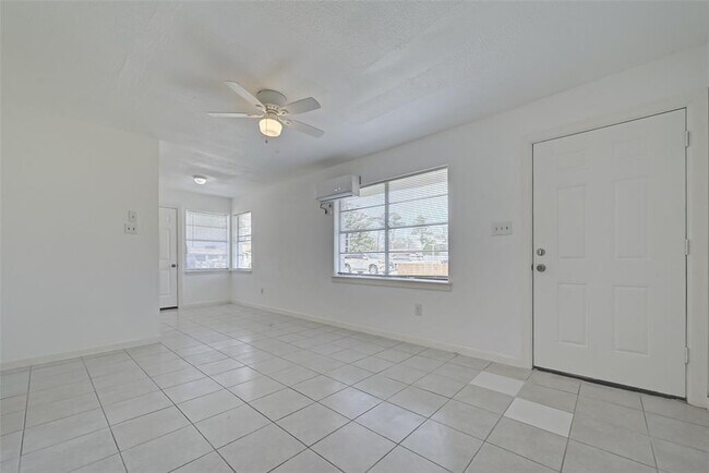 Building Photo - 7818 Oak Knoll Ln