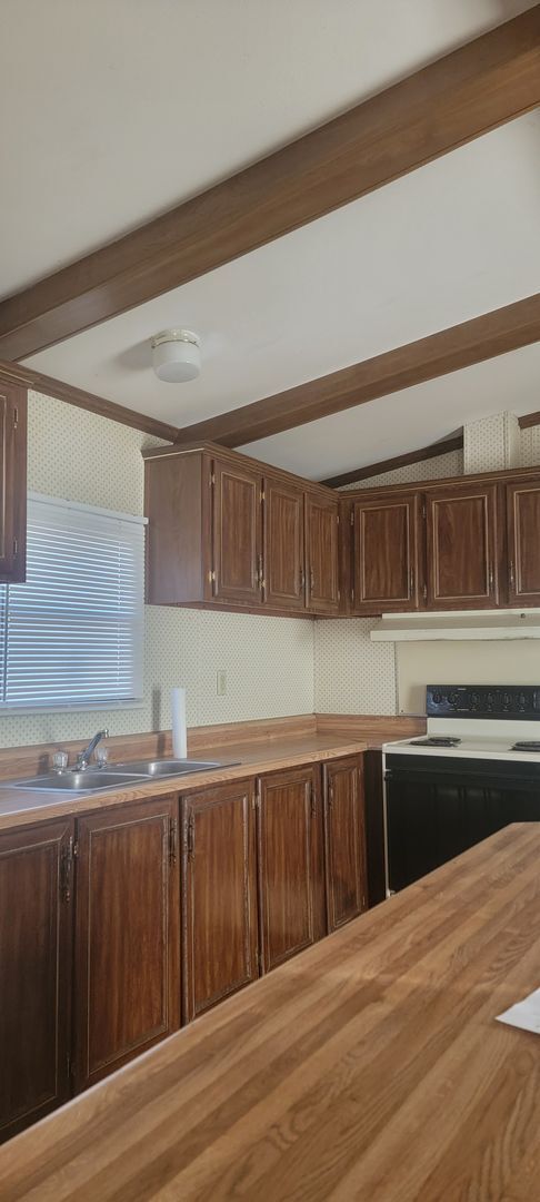 Building Photo - 2 Bedroom, 2 Bath Mobile Home in Yorktowne