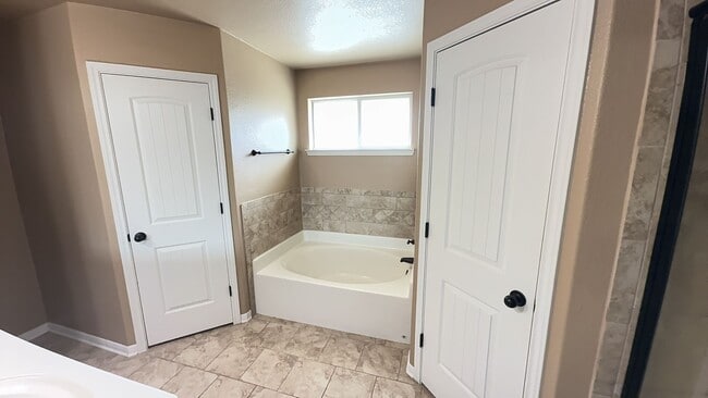 Building Photo - 3-bedroom 2-bathroom house!  HOUSING ACCEPTED! MANY ITEMS INCLUDED!