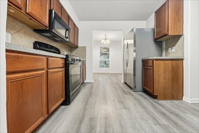Foto del edificio - 16818 Blackberry Lily Ln