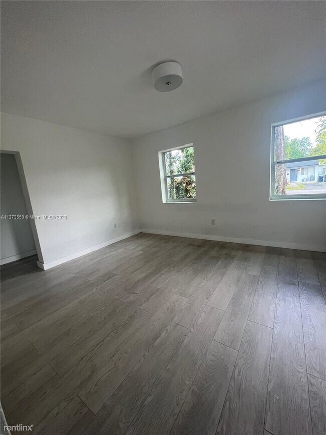 Building Photo - 3 br, 1 bath House - 6521 SW 63rd Ct