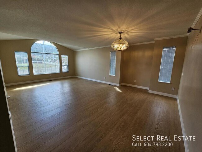 Photo du bâtiment - 44841 Carolyn Ave