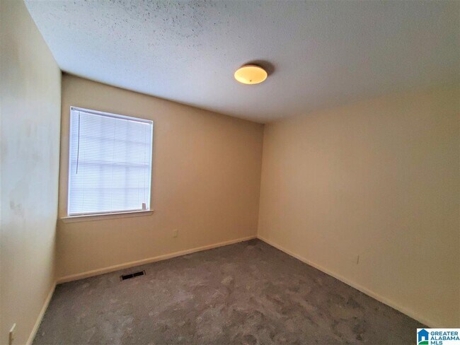 Foto del edificio - 1712 6th Pl Cir NW