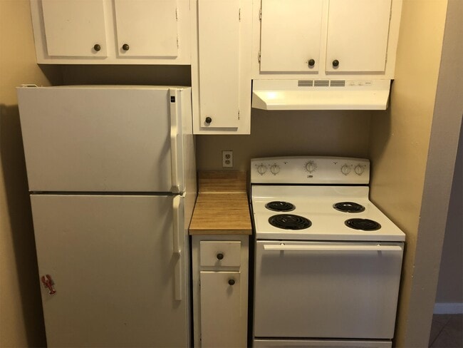 Building Photo - 4017 N University Dr