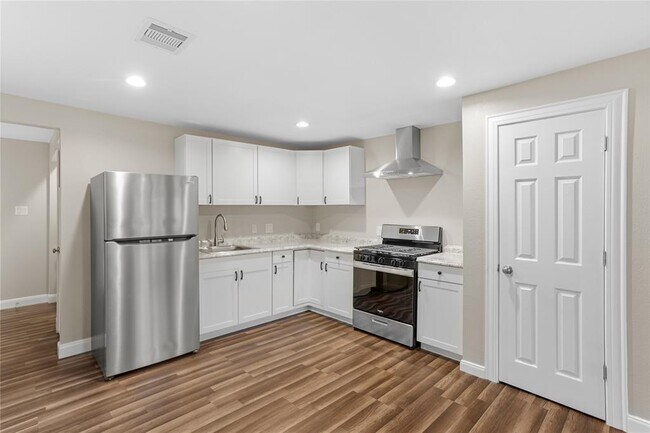 Building Photo - 1013 Walnut Ave