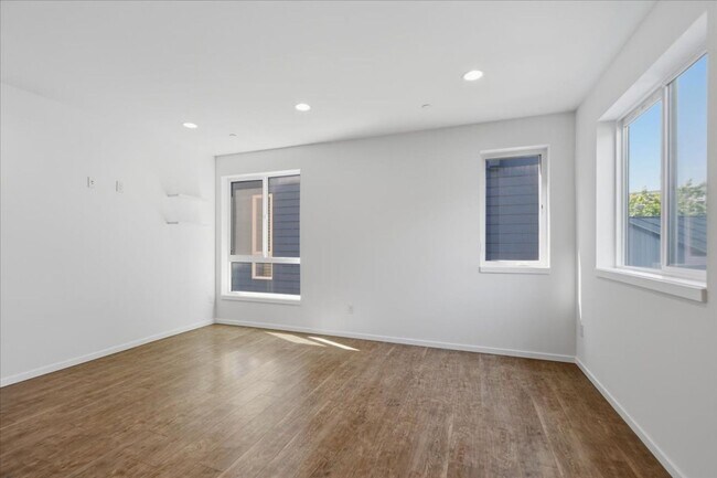 Foto del edificio - 3216 15th Ave W