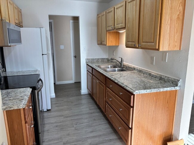 Building Photo - SUPER CUTE UNIT- RECENTLY REMODELED - ONLY $1,375 PER MONTH FOR THIS 2 BEDROOM, 1 BATH UNIT- INCU...