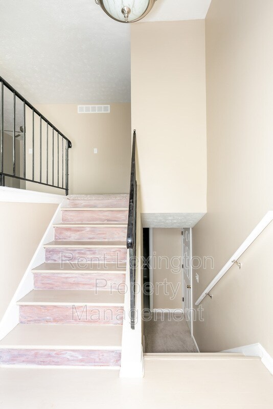 Building Photo - 3429 Warwick Ct