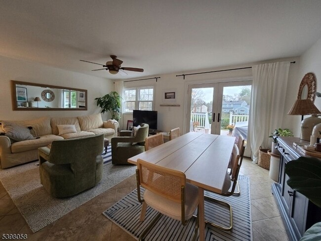 Building Photo - 83 E Main St