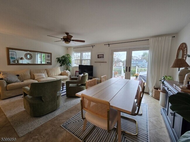 Building Photo - 87 E Main St