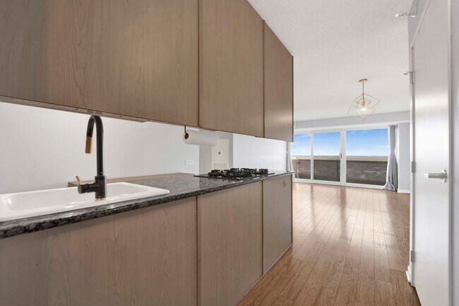 Foto del edificio - 1720 Maple Ave