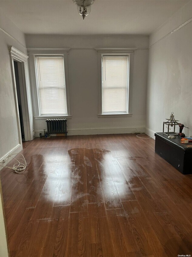 Primary Photo - 167 Warwick St