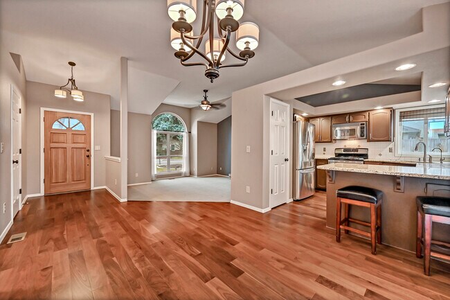 Building Photo - 1310 E Woodvine Ct