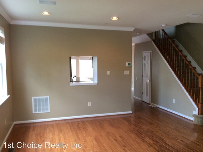 Building Photo - 4 br, 3.5 bath Apartment - 7213 Solar Walk
