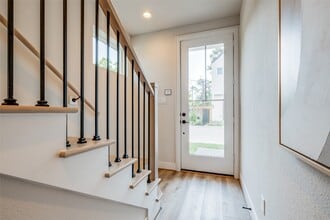 Building Photo - 6522 Tree Branch Dr