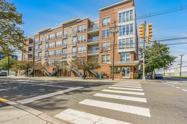 Foto del edificio - 55 Mallory Ave