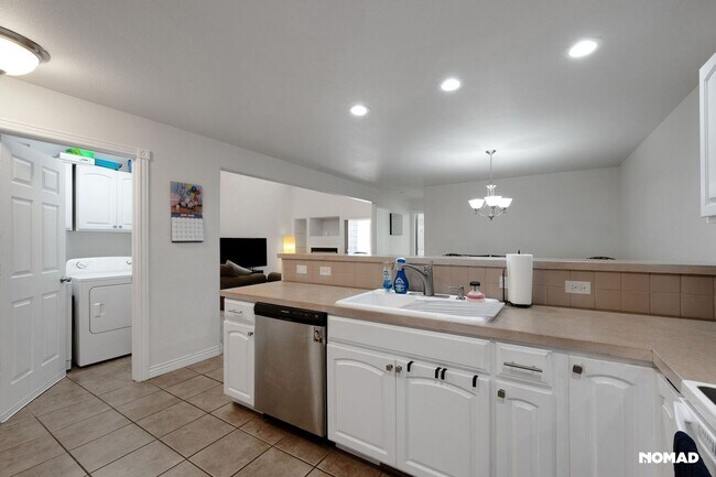 Foto del edificio - Spacious 4BR Townhome in Greeley