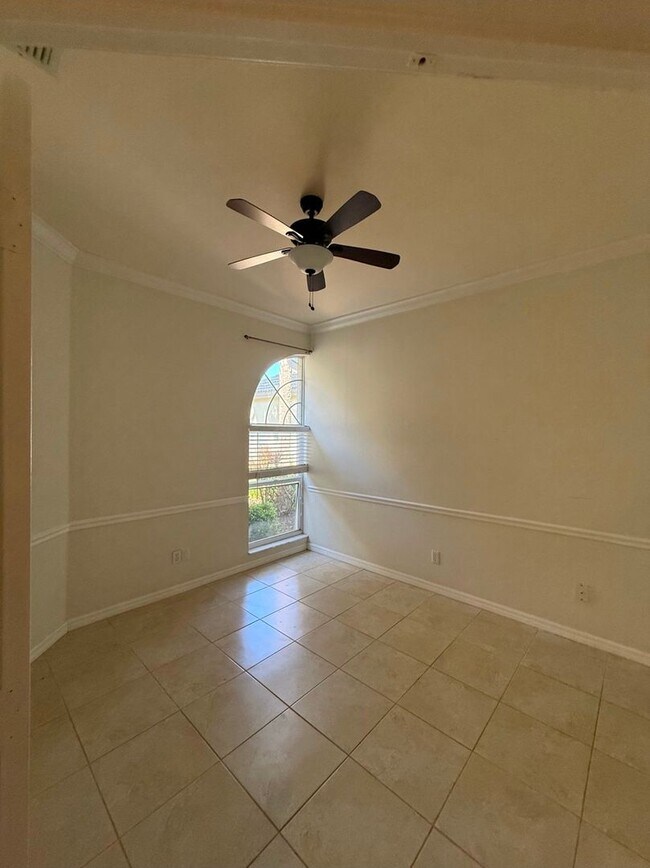 Foto del edificio - Spacious 2+Den Villa in Desirable Gateway Greens