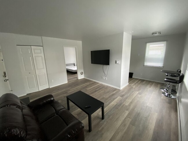 Building Photo - 140 S Jameson Ave