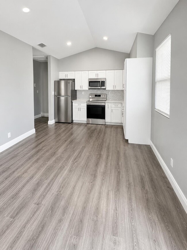 Building Photo - 1818 Meadow Ct