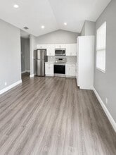 Building Photo - 1818 Meadow Ct