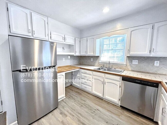 Foto del edificio - 4360 Marsh Rd