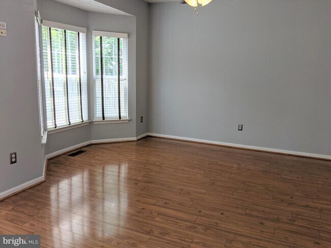 Foto del edificio - 307 Timberbrook Ct