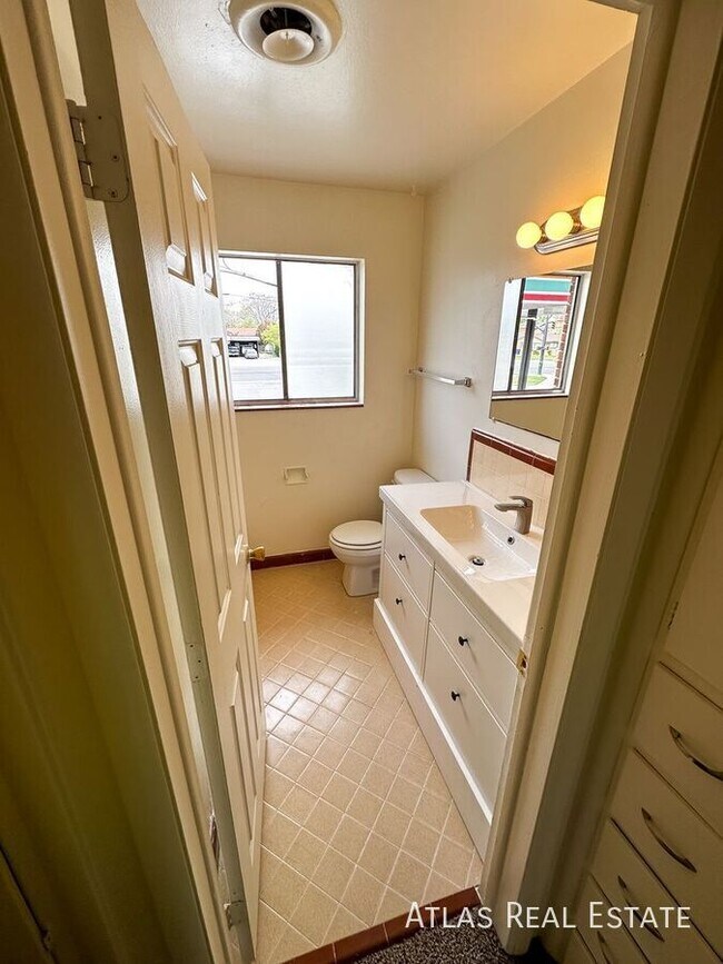 Photo - 1363 Emery St W Apartment