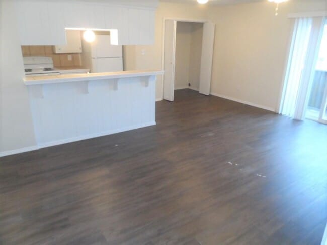 Foto del edificio - 1331 Glen Oaks Ct