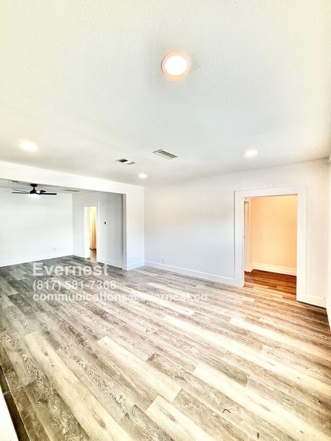 Foto del edificio - Charming 2-Bedroom Home with Fenced Yard /...