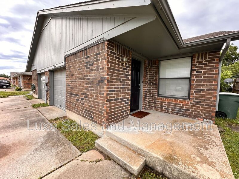 Primary Photo - 202 Barrett Pl