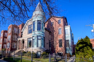 Building Photo - 1418 W Addison St