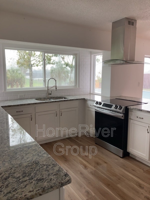 Building Photo - 565 Clearview Dr
