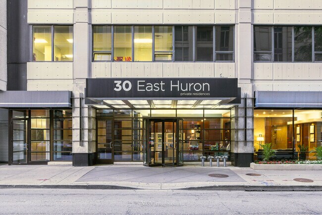 Foto del edificio - 30 E Huron St