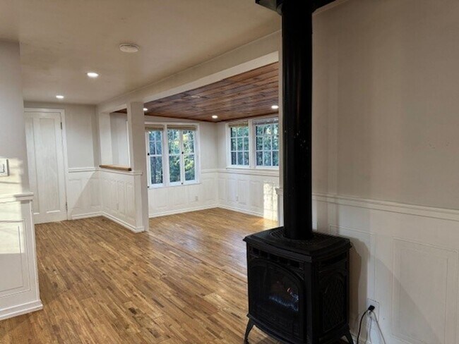 Foto del edificio - 14138 Edgewood Dr