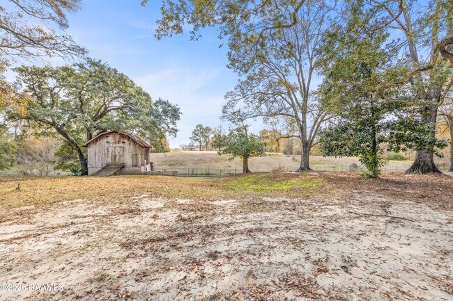 Building Photo - 1401 E Bayou Pkwy