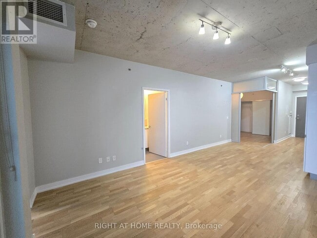 Building Photo - 20 Gladstone Ave