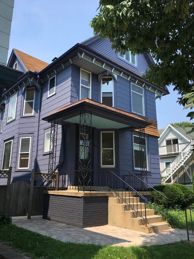 Building Photo - 2465 S Howell Ave
