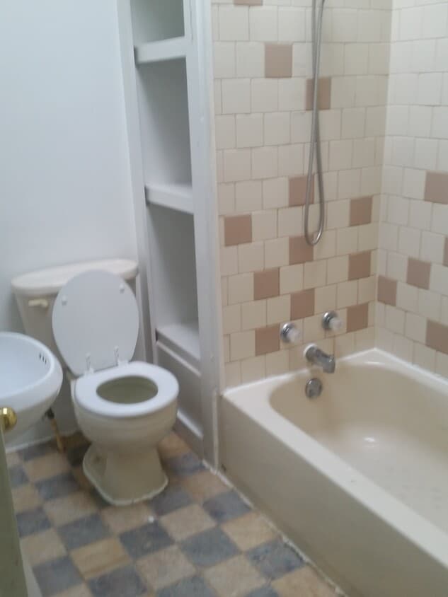 Bathroom - 2134 E Oliver St