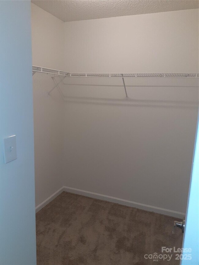 Foto del edificio - 15485 Asterwind Ct