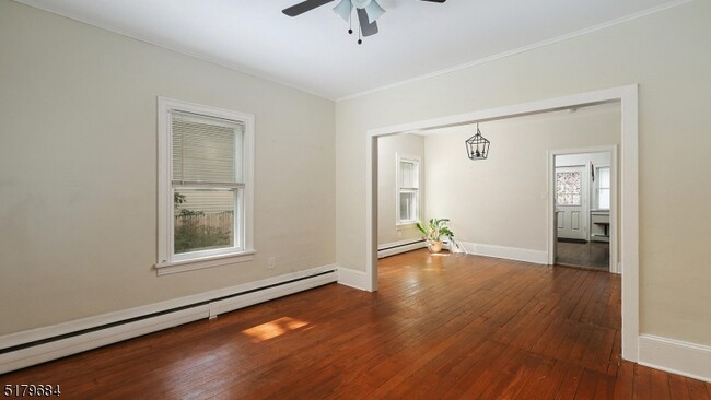 Building Photo - 73 Ashwood Ave