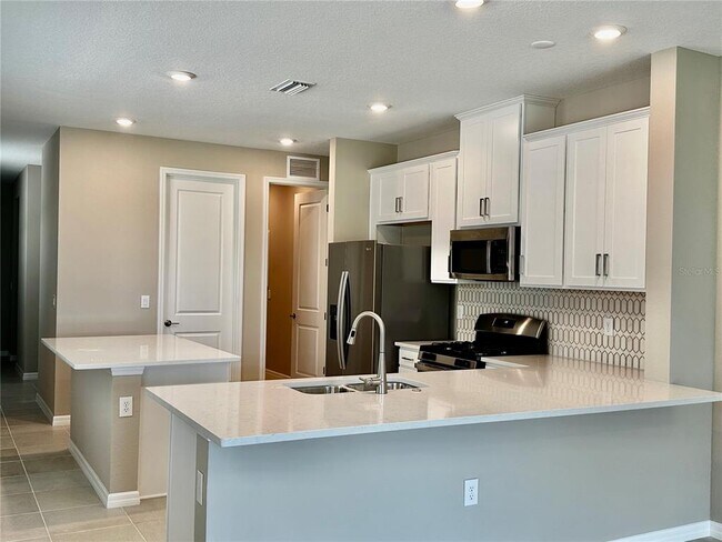 Foto del edificio - 15125 Shady Palms Ln