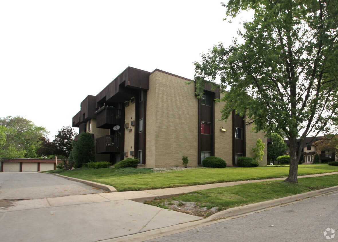 Building Photo - 3009 Heritage Dr