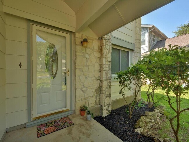 Building Photo - 8421 Spring Valley Dr