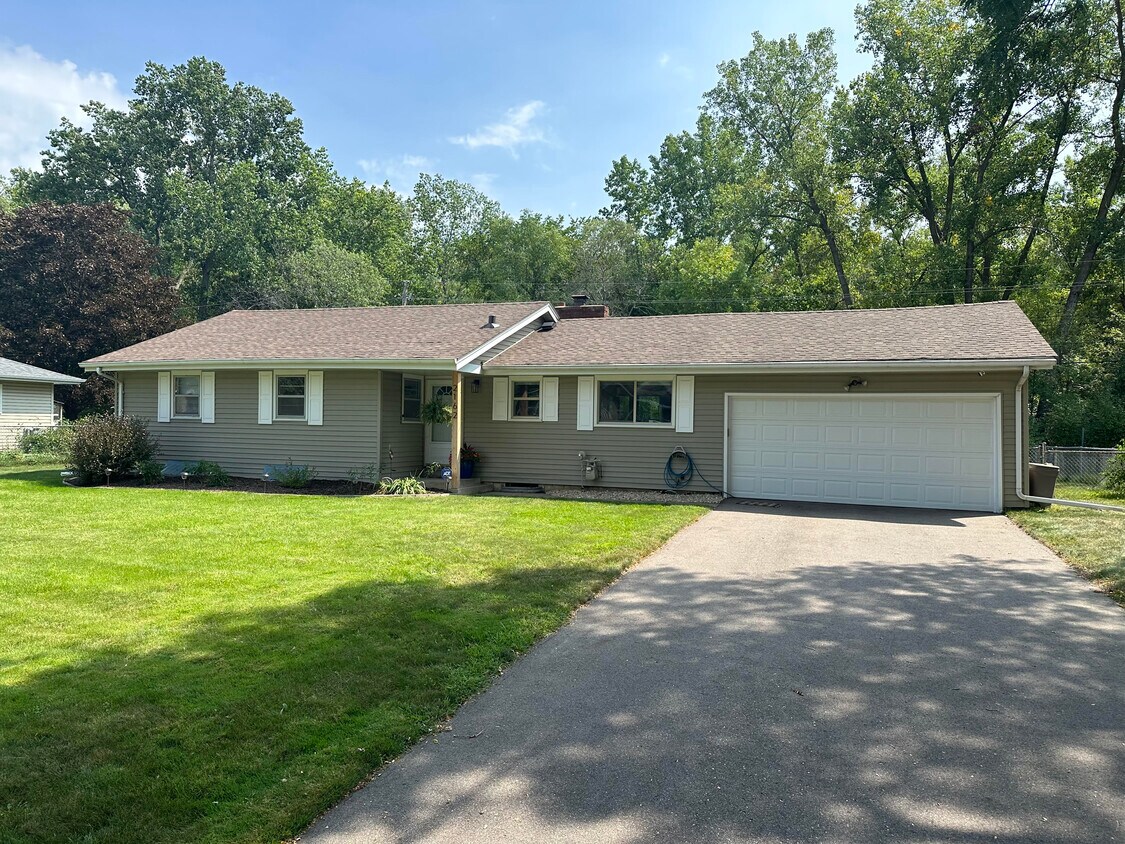 Primary Photo - 2162 Aztec Ln