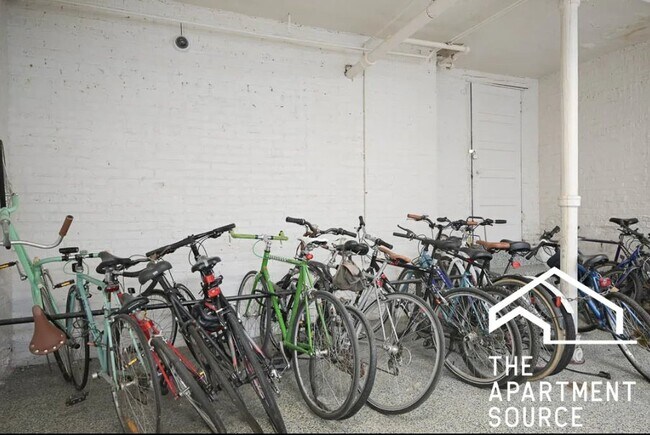 Foto del edificio - 2538 N Sawyer Ave
