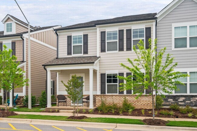 Foto del edificio - Stunning 3BD, 2.5BA End-Unit Fuquay-Varina Townhome with a 2-Car Garage in a Prime Location Near ...