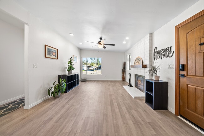 Building Photo - 9254 Fairlawn St