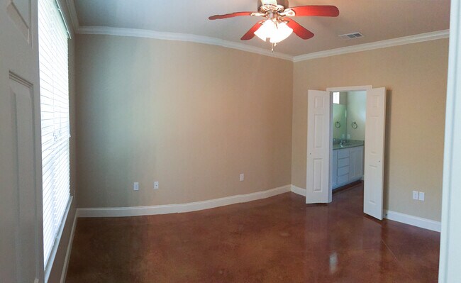 Foto del edificio - Savannah Court Luxury Townhomes